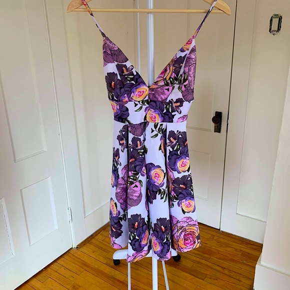 Spring dress - Picture 2 of 2